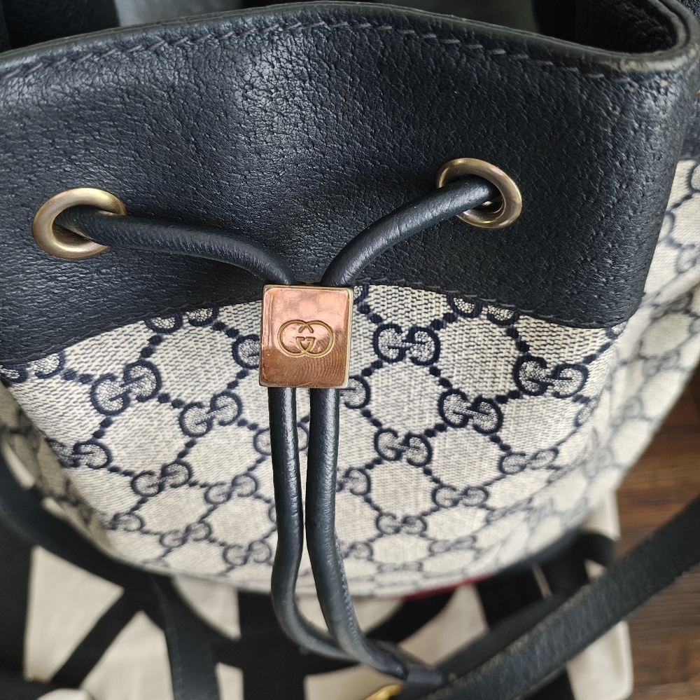 Vintage Gucci Blue Sherry Line Bucket Bag with Gold Hardware - Picture 10 of 13